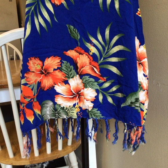 Indocraft Imports. Royal Blue Colorful Flowered Backless Shirt. 10-12. - Picture 8 of 9